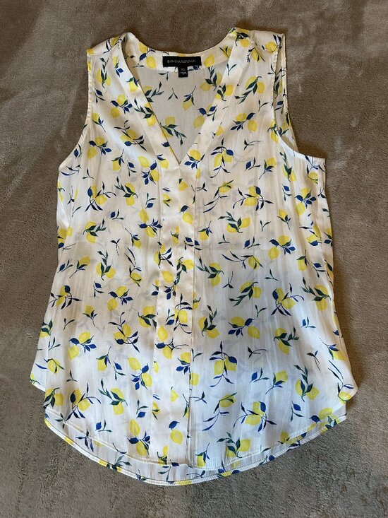 Banana Republic Tops - Banana Republic Extra Small Sleeveless Lightweight Lemon Design Blouse